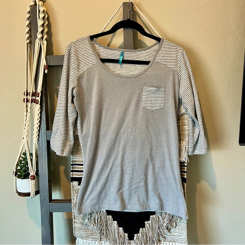 Kuhl 3/4 Sleeve Top T Shirt Womens Size Size M Gray Striped Chest Pocket #522